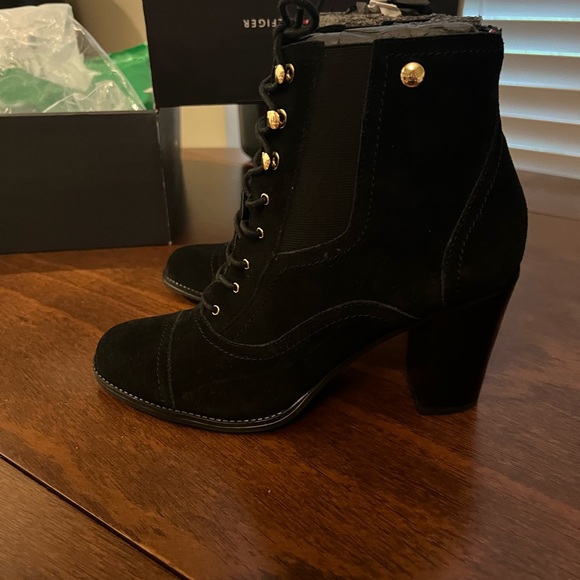 Tommy Hilfiger Women's Felecia Black Suede 8.5 M - Picture 6 of 7